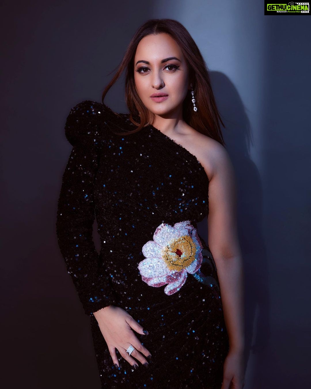 Sonakshi Sinha Instagram - A little glitter makes everything better ✨