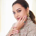 Sonakshi Sinha Instagram – This “Jugnu” from @itssoezi going so well with this Indian look!!! Cant deal.

Wearing mine in medium/almond… customize yours now – LINK IN BIO 💅