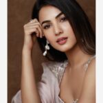 Sonal Chauhan Instagram – मैंने उसको इतना देखा, जितना देखा जा सकता था
लेकिन फिर भी दो आँखों से कितना देखा जा सकता था……🌸🕊🌸
.
.
.
.
.
.
.
.
.
.
.
.
.
.
.
.
.
.
.
.
.
.
.
.
.
.
.
.
.
.
.
.
.
.
.
.
.
.
.
Lehanga @mrunalinirao
Earrings @houseofshikha
HMU @vijaysharmahairandmakeup
Photographer @shareefnandyala
Styling @d_devraj @manogna_gollapudi
#love #sonalchauhan #indianfashion #lehenga #makeup #lips #thursday