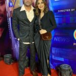 Sonali Bendre Instagram - One with the team 🖤 #ScreeningNight #TheBrokenNews #Zee5