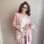 Sonali Bendre Instagram - 🌸💖 #Delhi #TheBrokenNews #Promotions #Zee5