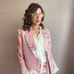 Sonali Bendre Instagram - 🌸💖 #Delhi #TheBrokenNews #Promotions #Zee5