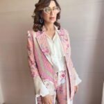 Sonali Bendre Instagram – 🌸💖

#Delhi #TheBrokenNews #Promotions #Zee5