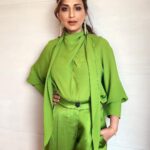 Sonali Bendre Instagram - 💚 #Zee5 #TheBrokenNews #Promotions