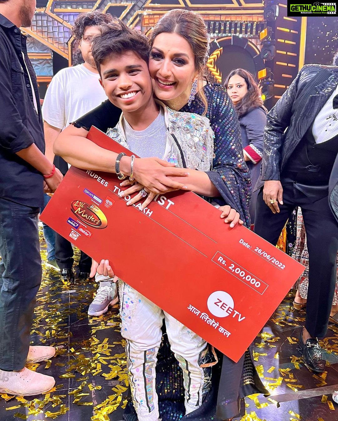 Sonali Bendre Instagram - And the winner of #DIDLilMasters issss…. Nobojit Narzary Congratulations to you my bachha, you’ve earned your title 🏆 Biiiiiggg congratulations to all amazing kids who made it to the Top 5… Sagar, Adhyashree, Rishita and Appun… I wish y’all all the very best for the future and I am sooo sooo happy that I got to witness your amazing journey!! Sagar, my baby I will always be here for you 🫶🏼♥️ And a very special thanks to the wonderful production team, everyone at the @fullscreenentertainment - Neha…. Vibhor, Sunil, and my lovey co-judges - Remo and Mouni… Jay, Vartika, Paul, Vaibhav and your super talented team! Thank you for sharing this beautiful journey with me!! Lots of love to all!! Until we meet again….