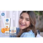 Sonam Kapoor Instagram - #WhyCompromise when I can fulfill all my demanding skin care needs with @themomsco ~ a brand that refuses to 'settle' on ingredients & safety standards that go in the making of their products! 👩🏻‍🔬 . I am finally sharing my absolute favourite @themomsco’s Natural Vitamin C Face Cream that I’ve been using for weeks. Enriched with one of the most effective skincare ingredient~ Vitamin C🍊~ that gives you clearer, glowing skin in no time. . P.S.- In a clinical study, 💯% women saw clearer, glowing skin in just 2 weeks, including me! . Try it out & see the difference! 🧡 Download The Moms Co. App to get your free gift!✨ . #TheMomsCo #LoveWithoutCompromise #SafeSkincare #NaturalSkincare