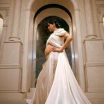 Sonam Kapoor Instagram – On the cusp of motherhood and at the brink of my birthday, I’m choosing to dress how I feel – 
Pregnant & Powerful, Bold & Beautiful… 

Thanks @abujanisandeepkhosla for draping women in outfits that bring out the most fierce and the most sensual parts of their femininity. 

Creative Concept by Abu Jani Sandeep Khosla
Production: @lafilmicompania
Hair: @bbhiral
Make Up: @artinayar
Styling: @rheakapoor
Styling Team: @spacemuffin27
Manager: @neeha7
Photography: @ashishisshah