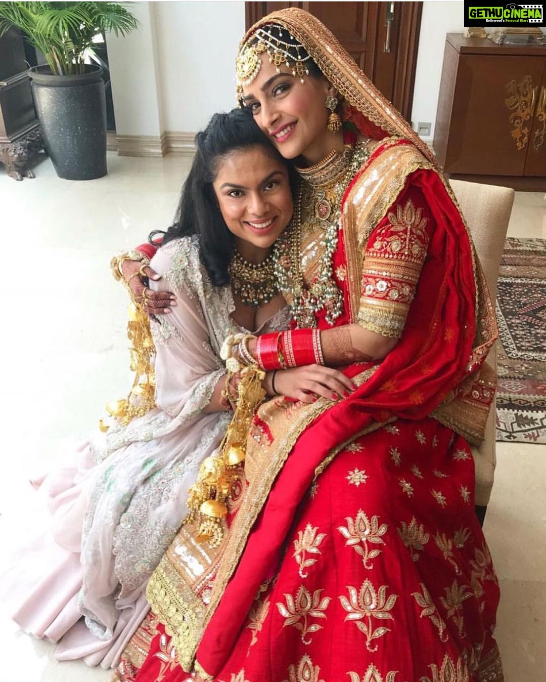 Sonam Kapoor Instagram - Happy happy birthday to my dearest most kind friend. Couldn’t have asked for anyone better as a sister. Love you Sammy @samyuktanair