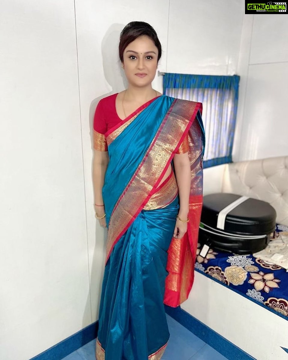 Sonia Agarwal Instagram - #workmode #sareelove #soniaagarwal #sa