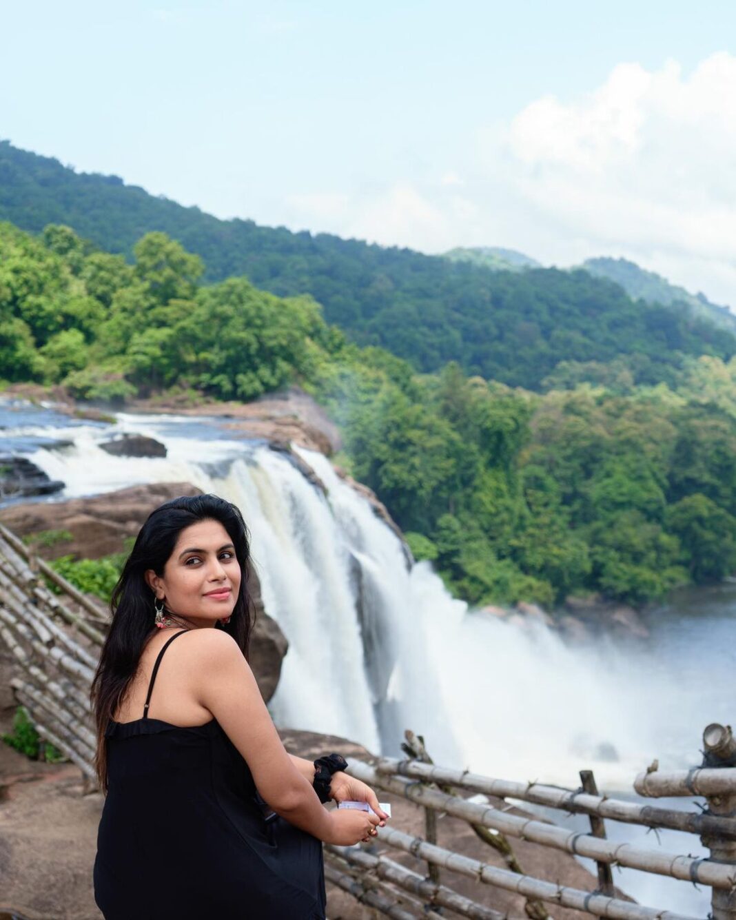 Sonu Gowda Instagram - You are not a dead fish to go with the flow, so don’t say go with the flow, even nature has it’s own flow..
You have a choice for everything, every move determines what you need what you want..
PC @arunkummar_portraits
#kerala #attirapallyfalls #chalakudy #godsowncountry #nature #naturelovers #sonugowda #keralagram Athirapally Waterfall Sonu Gowda Instagram - You are not a dead fish to go with the flow, so don’t say go with the flow, even nature has it’s own flow.. You have a choice for everything, every move determines what you need what you want.. PC @arunkummar_portraits #kerala #attirapallyfalls #chalakudy #godsowncountry #nature #naturelovers #sonugowda #keralagram Athirapally Waterfall