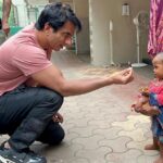 Sonu Sood Instagram - मेरा और चौमुखी कुमारी का सफ़र कामयाब रहा ❤️🙏 Chaumukhi was born with four legs and four hands in a small village in bihar. Now she’s ready to go back to her home after a successful surgery.