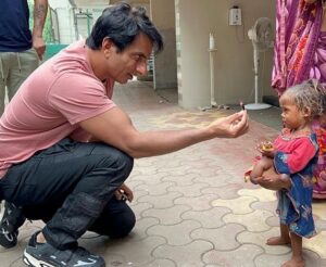 Sonu Sood Instagram - मेरा और चौमुखी कुमारी का सफ़र कामयाब रहा ❤️🙏
Chaumukhi was born with four legs and four hands in a small village in bihar. Now she’s ready to go back to her home after a successful surgery.