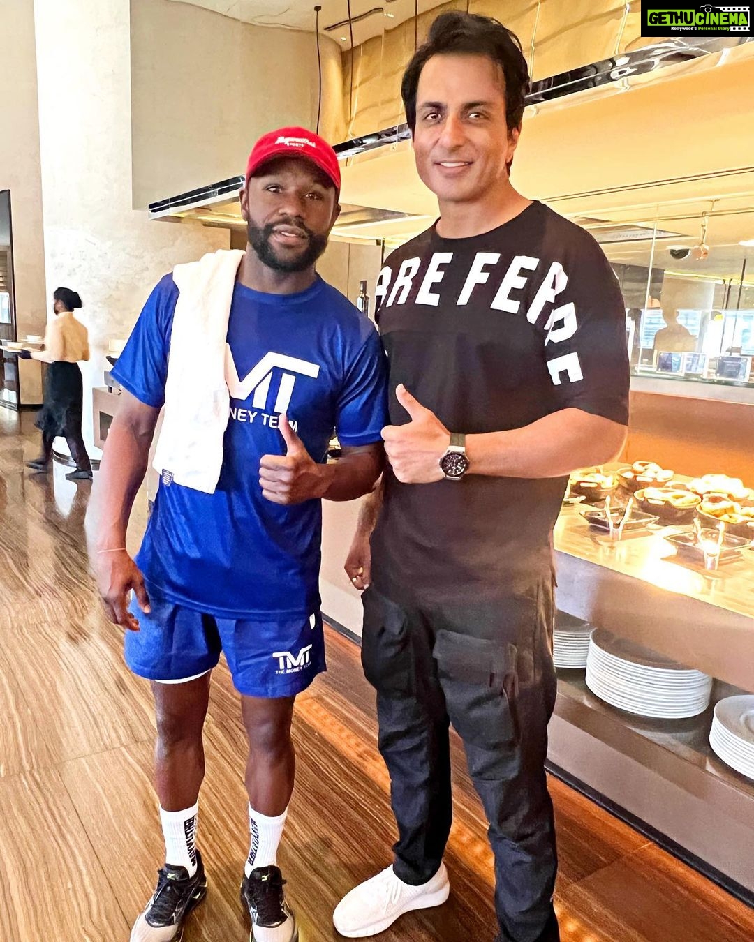Sonu Sood Instagram - All muscles 💪🏼 . @floydmayweather @moneyteamlondon