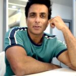 Sonu Sood Instagram - Agar shaving ke ‘asana’ se aap bhi hain pareshan, to Gillette Guard ke saath banaaiye shaving ko aasaan. #DaadhiBanaoMuhNahin @gilletteindia