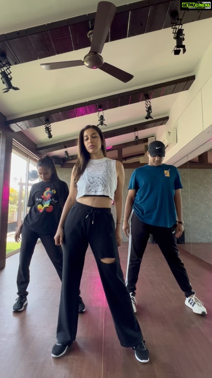 Sophie Choudry Instagram - Cos I always want MORE🙌🏼 #makingmyowntrend #letsdance #slomo #reelitfeelit #tgif #fridayfeeling #sophiechoudry #yasshkadammchoreography