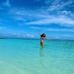 Sophie Choudry Instagram – Forever in love & in awe of the incredible ocean. May we learn to protect, respect and help save ocean and marine life💙 🌊  #worldoceansday #oceanlife #marinelife #protectnature #seaturtle #sharks #mothernature #sophiechoudry