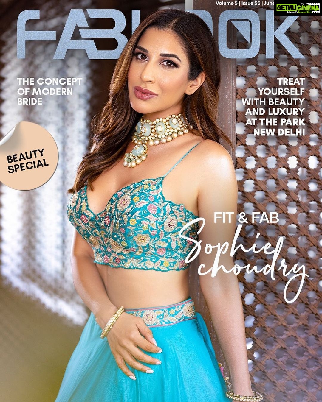 Sophie Choudry Instagram - Being a desi girl for my 3rd cover with @fablookmagazine πΈπ½ Styled by @milliarora7777 @mitushigupta Mua @diva_rose21 Hair @ambereenyusuf Wearing @house_of_dasmaya Designer pr @thepanaschesocial Jewels @the_izzari x @sonyashaikh Shot by @shutterstrings Location @theparknewdelhi #fablookmagazine #indianfashion #lehenga #weddinginspiration #sophiechoudry