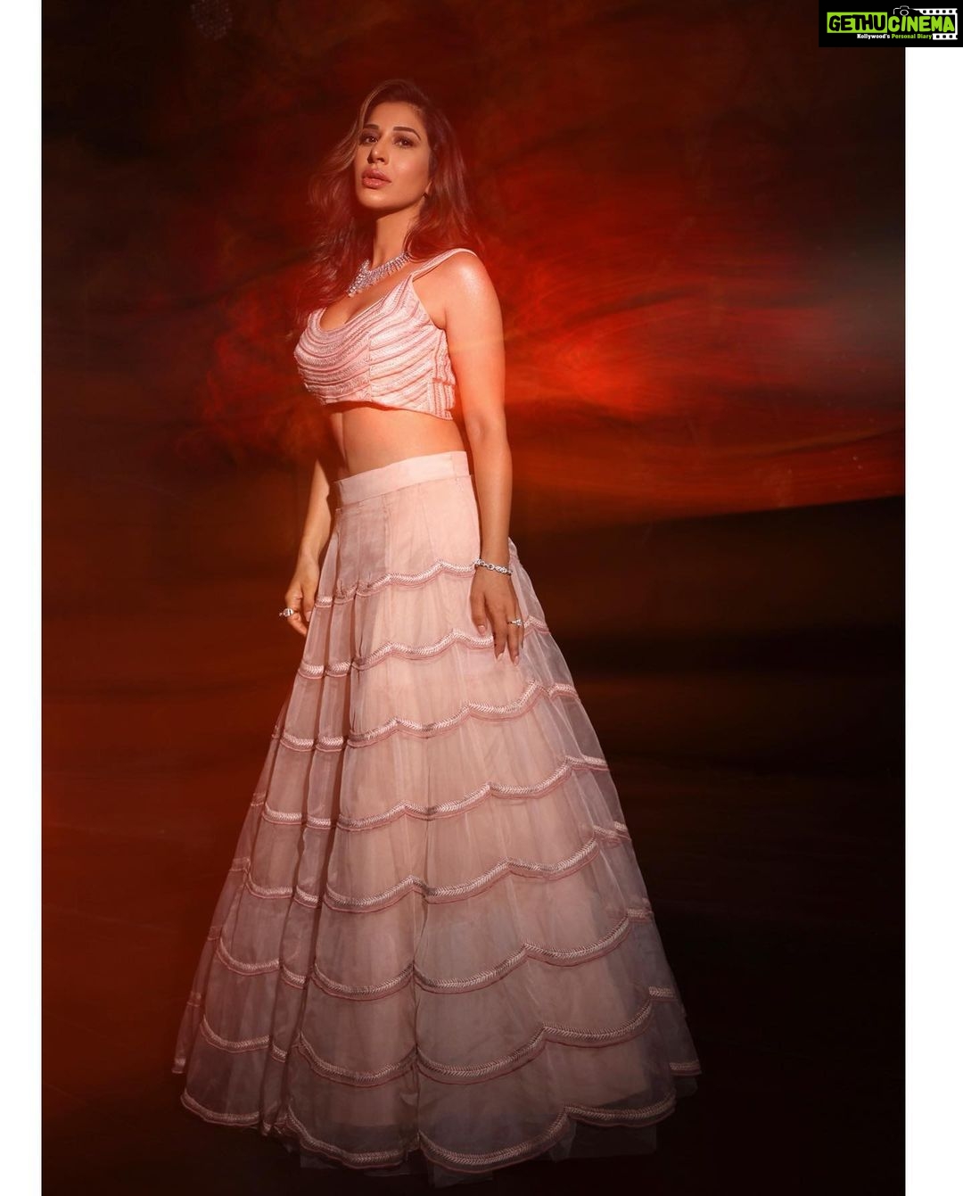 Sophie Choudry Instagram - Fire in her soul, grace in her heart… For @fablookmagazine Styled by @milliarora7777 @mitushigupta Mua @diva_rose21 Hair @ambereenyusuf Wearing @shlokasudhakarofficial Jewels @finesilverjewels_rj Shot by @shutterstrings Location @theparknewdelhi #prettyinpink #fablookmagazine #covergirl #indianfashion #lehenga #weddinginspo #styleinspo #sophiechoudry #desigirl