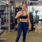 Sophie Choudry Instagram - Never limit yourself. And never let anyone else’s opinion limit your potential🙌🏼💪🏼♾ #mondaymotivation #gohard #nevergiveup #fitnessmotivation #fitnessinspo #fitisthenewskinny #weighttraining #nolimits #pushyourself #sophiechoudry #thelastride #trendingsongs #moosewala ♾
