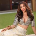 Sophie Choudry Instagram - Channelling the 💎 of the season vibes… #covergirl For @fablookmagazine Styled by @milliarora7777 @mitushigupta Mua @diva_rose21 Hair @ambereenyusuf Wearing @officialheritagecouture Designer pr @thepanaschesocial Jewels @devyanibangles Shot by @shutterstrings Location @theparknewdelhi #fablookmagazine #desigirl #lehenga #indianfashion #weddinginsp #weddingstyle #whitelehenga #beautyinspo #sophiechoudry