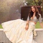 Sophie Choudry Instagram - Channelling the 💎 of the season vibes… #covergirl For @fablookmagazine Styled by @milliarora7777 @mitushigupta Mua @diva_rose21 Hair @ambereenyusuf Wearing @officialheritagecouture Designer pr @thepanaschesocial Jewels @devyanibangles Shot by @shutterstrings Location @theparknewdelhi #fablookmagazine #desigirl #lehenga #indianfashion #weddinginsp #weddingstyle #whitelehenga #beautyinspo #sophiechoudry