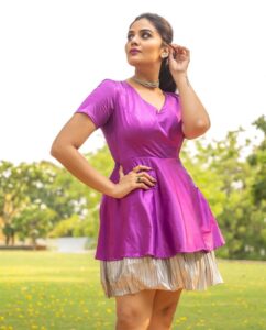 Sreemukhi Instagram - Late Saregamapa Post ✨ Styling @hemamanohar1 Outfit @cinderellaclosethyd Jewellery @pretty.jewelbox PC @chinthuu_klicks Make up @nookesh.malla Hair @shivaji_makeup_studios #sreemukhi #saregamapa #zeetelugu
