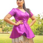 Sreemukhi Instagram - Late Saregamapa Post ✨ Styling @hemamanohar1 Outfit @cinderellaclosethyd Jewellery @pretty.jewelbox PC @chinthuu_klicks Make up @nookesh.malla Hair @shivaji_makeup_studios #sreemukhi #saregamapa #zeetelugu