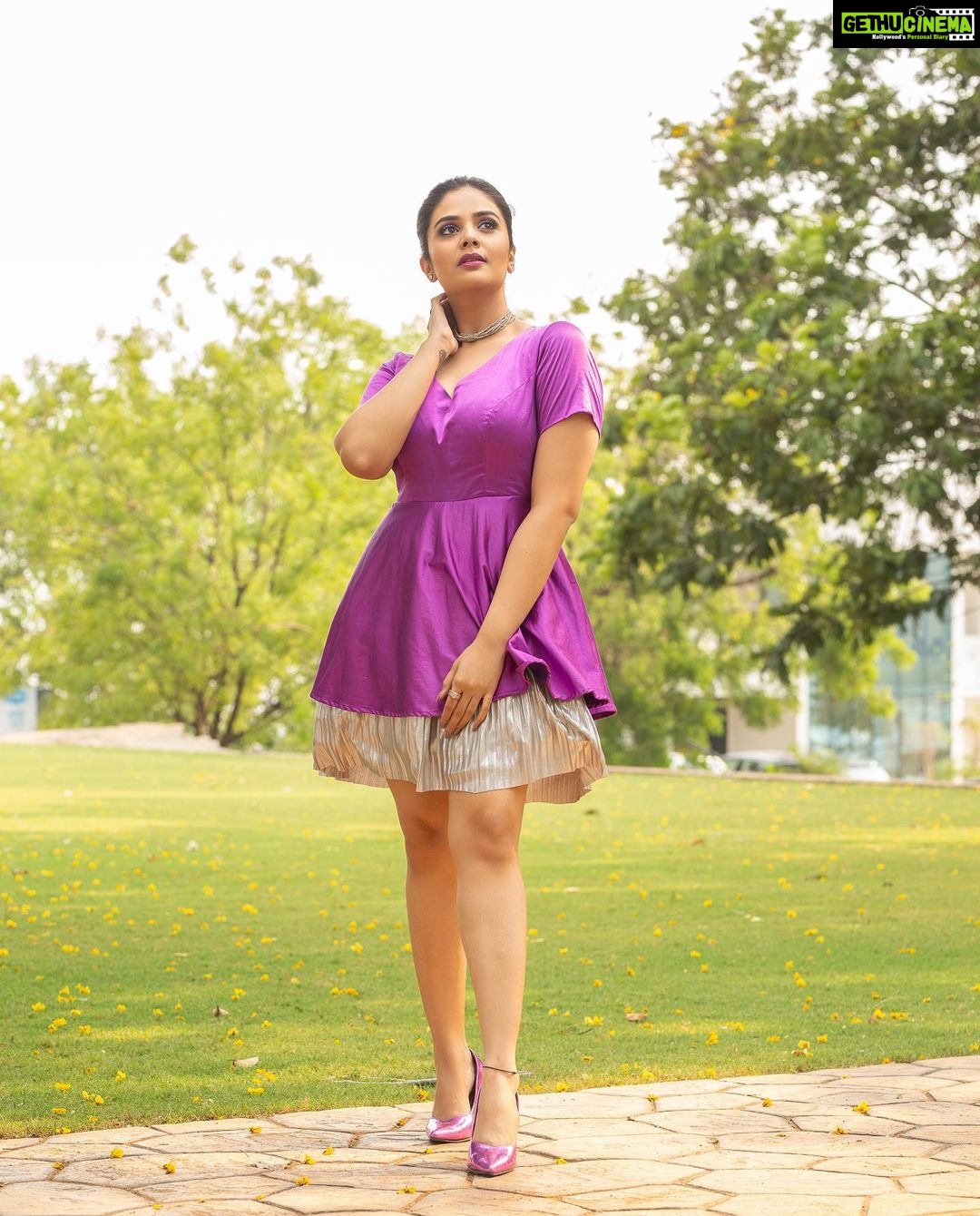 Sreemukhi Instagram - Late Saregamapa Post ✨ Styling @hemamanohar1 Outfit @cinderellaclosethyd Jewellery @pretty.jewelbox PC @chinthuu_klicks Make up @nookesh.malla Hair @shivaji_makeup_studios #sreemukhi #saregamapa #zeetelugu