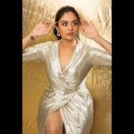 Sreemukhi Instagram - Thank you Dilse! ❤️ Happy Father’s Day and Happy Music Day! ✨ Today at 6pm on @zeetelugu ✨ Outfit @divya_varun_official Styling @hemamanohar1 Earrings @bcos_its_silver PC @chinthuu_klicks Make up @nookesh.malla Hair @shivaji_makeup_studios #sreemukhi #thankyoudilse #zeetelugu #happyfathersday #happymusicday
