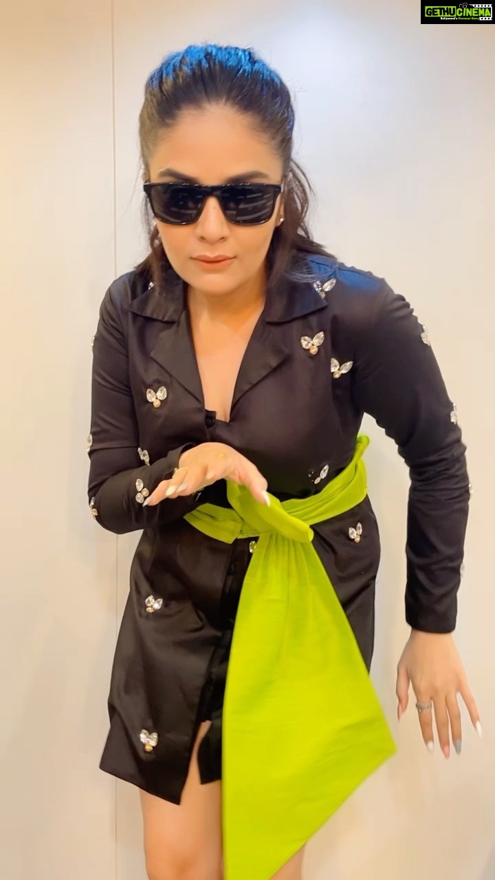 Sreemukhi Instagram - Random one from the sets of “ SAREGAMAPA “ 💚🖤 #sreemukhi #saregamapa #reels #random