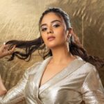 Sreemukhi Instagram - Thank you Dilse! ❤️ Happy Father’s Day and Happy Music Day! ✨ Today at 6pm on @zeetelugu ✨ Outfit @divya_varun_official Styling @hemamanohar1 Earrings @bcos_its_silver PC @chinthuu_klicks Make up @nookesh.malla Hair @shivaji_makeup_studios #sreemukhi #thankyoudilse #zeetelugu #happyfathersday #happymusicday
