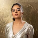 Sreemukhi Instagram - Thank you Dilse! ❤️ Happy Father’s Day and Happy Music Day! ✨ Today at 6pm on @zeetelugu ✨ Outfit @divya_varun_official Styling @hemamanohar1 Earrings @bcos_its_silver PC @chinthuu_klicks Make up @nookesh.malla Hair @shivaji_makeup_studios #sreemukhi #thankyoudilse #zeetelugu #happyfathersday #happymusicday
