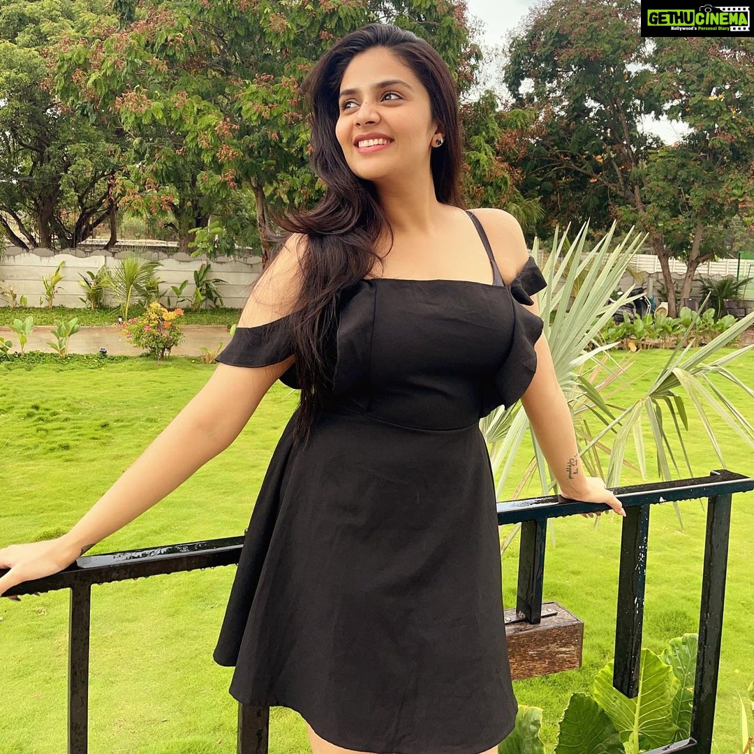 Sreemukhi Instagram - Is it weekend already?! 🖤