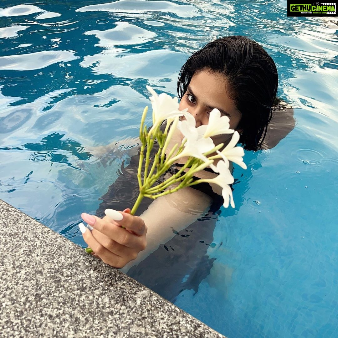 Sreemukhi Instagram - Is it weekend already?! 🖤