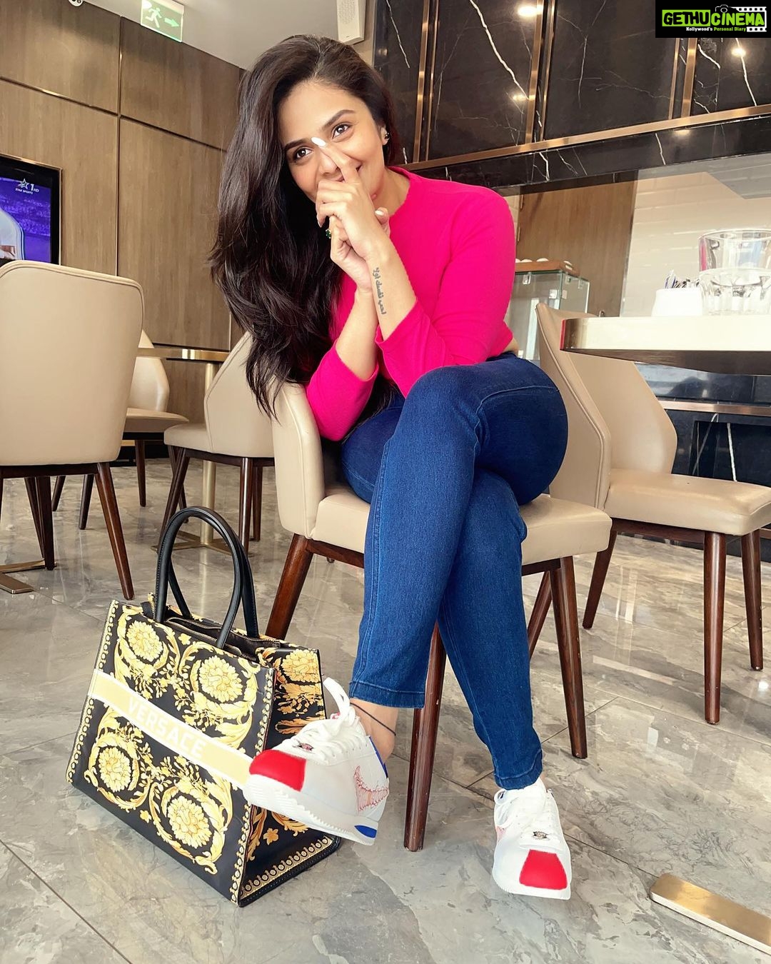 Sreemukhi Instagram - Off to Dubai! ❤️ #sreemukhi #dubai #worktrip