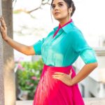 Sreemukhi Instagram - Saregamapa ✨ Styling @hemamanohar1 Outfit @indie_vastralay Jewellery @pretty.jewelbox PC @chinthuu_klicks Make up @nookesh.malla Hair @shivaji_makeup_studios #sreemukhi #saregamapa #zeetelugu