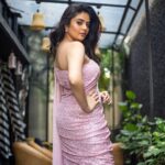 Sreemukhi Instagram - Saree’s n Bling! ✨ Super Sundays on @starmaa ✨ Styling @hemamanohar1 Outfit @gummadidalashashi.label Earrings @pretty.jewelbox PC @chinthuu_klicks Make up @nookesh.malla Hair @shivaji_makeup_studios #sreemukhi #starmaa #mogudsvspellams #supersunday