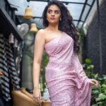 Sreemukhi Instagram - Saree’s n Bling! ✨ Super Sundays on @starmaa ✨ Styling @hemamanohar1 Outfit @gummadidalashashi.label Earrings @pretty.jewelbox PC @chinthuu_klicks Make up @nookesh.malla Hair @shivaji_makeup_studios #sreemukhi #starmaa #mogudsvspellams #supersunday