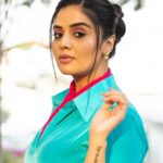 Sreemukhi Instagram - Saregamapa ✨ Styling @hemamanohar1 Outfit @indie_vastralay Jewellery @pretty.jewelbox PC @chinthuu_klicks Make up @nookesh.malla Hair @shivaji_makeup_studios #sreemukhi #saregamapa #zeetelugu