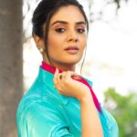 Sreemukhi Instagram - Saregamapa ✨ Styling @hemamanohar1 Outfit @indie_vastralay Jewellery @pretty.jewelbox PC @chinthuu_klicks Make up @nookesh.malla Hair @shivaji_makeup_studios #sreemukhi #saregamapa #zeetelugu