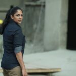 Sriya Reddy Instagram - Love the way I look here! I can vividly remember this scene where #Shanmugam and #Regina are once again at odds…interesting dialogues. A simple demin shirt with khakhi pants, not a single ounce of makeup and yet you can feel beautiful when you have the confidence. All thanks to @mukes47 master behind the lense ! #Suzhal, New Series on @primevideoin #SuzhalTheVortex #SuzhalOnPrime @Pushkar.Gayatri @wallwatcherfilms @kathir_l @aishwaryarajessh @radhakrishnan_parthiban @brammaofficial @anucharan.m @nivedhithaa_sathish @gopika_ramesh_ @naanungalfj @mukes47 @samcsmusic @editorrichardkevin.a @arunkumarkb6 @gowthamselvarajs @guha812 @dineshsubbarayan @dhilipsubbarayan @srikrish_choreographer @sync.cinema @poornima_ramaswamy