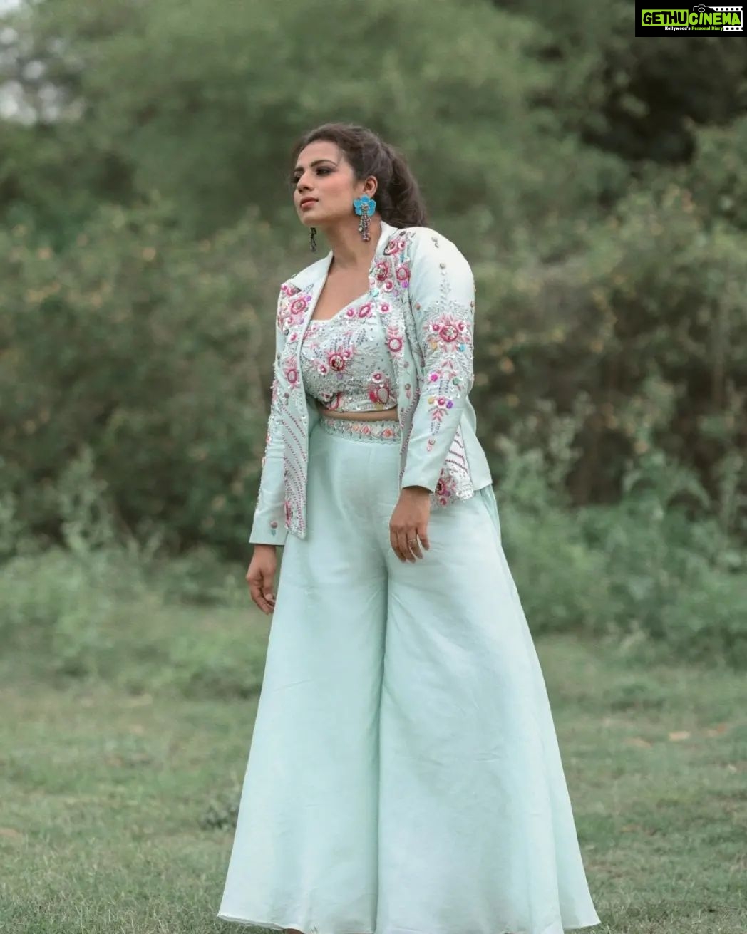 Sruthi Hariharan Instagram - 🙆♀️🧚♀️ Clothing from @samyakkclothing Styled by the one and only @papapants Assisted by @thechaotic.art Makeup by @shivugowda2011 Hair by @kammarishivarajchary