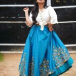 Sruthi Hariharan Instagram - One of those rare days where I 'feel ' beautiful .. from @pixie_yard_couture_studio @pixie_yard_closet Jewellery from @creativegemsandjewels Styled by @zoha.kabir Make up by @shivugowda2011 Hair by @kammarishivarajchary #ifeelgood