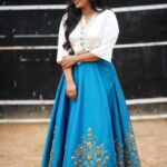 Sruthi Hariharan Instagram - One of those rare days where I 'feel ' beautiful .. from @pixie_yard_couture_studio @pixie_yard_closet Jewellery from @creativegemsandjewels Styled by @zoha.kabir Make up by @shivugowda2011 Hair by @kammarishivarajchary #ifeelgood