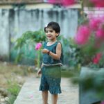 Sshivada Instagram – “She makes the day brighter… She leaves a little sparkle wherever she goes…”

📸 @ganesh_anbayeram
Supercool outfits : @elfinhouse.in
Styled by : @sushma_subramaniyan

#mylittleprincess #Arundhathi  #mybundleofjoy #summeroutfit #supercooldresses #daughter #daughterlove