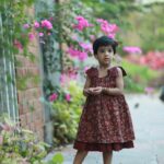 Sshivada Instagram - "She makes the day brighter... She leaves a little sparkle wherever she goes..." 📸 @ganesh_anbayeram Supercool outfits : @elfinhouse.in Styled by : @sushma_subramaniyan #mylittleprincess #Arundhathi #mybundleofjoy #summeroutfit #supercooldresses #daughter #daughterlove