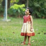 Sshivada Instagram - When my little princess opted for an ethnic wear... She is a better poser than me 🙈😍🥰 Clicked by :@ganesh_anbayeram Outfits : @mom_ssparsh Jewellery : @abhikhya_jewels Styled by : @sushma_subramaniyan #mylittleprincess #Arundhathi #mybundleofjoy #traditionalwear #ethnicwear #daughter #daughterlove #classic