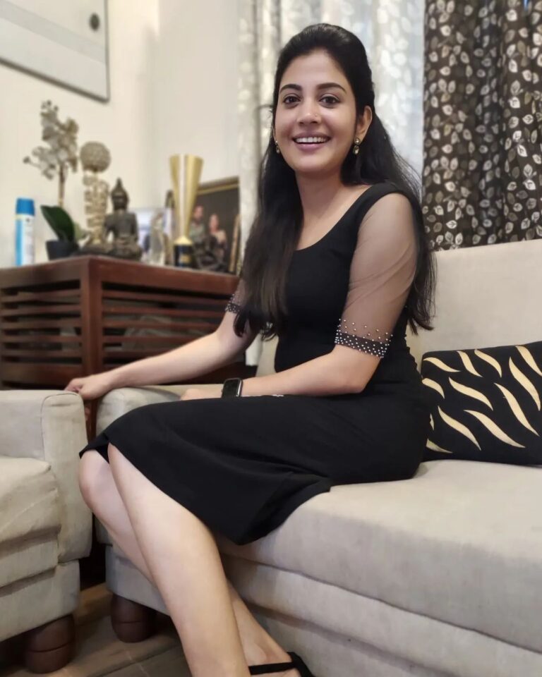 Sshivada Instagram - Keeping it Simple...🖤🖤🖤 Felt soo confident and happy (like the girl in my dress) wearing this lovely black outfit from @meluha__arathijayaraj @arathijayaraj #keepitsimple #feelingconfident #black #blackdress #blacklove #loveforblack #throwback