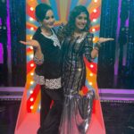 Suja Varunee Instagram - 💃🏻 She knows to dance, sing, perform , host , make us laugh our guts out with her outstanding sense of humour and what else does she not know? @priyankapdeshpande a bundle of talent that I have met in recent times! I admire the way she pours love & entertain each and everyone of us ❤️❤️❤️ Not even 1% of extra attitude! Truly inspiring and I’m so happy that I have met her in my life!❤️😘🤗 To those who have missed this gem are truly unlucky! Loads of love and hugs Priyanka 😘🤗 God bless you abundantly ❤️ Thanks to @b3bridalstudio for dolling me up ❤️ #bbjodigal #bbjodigal2 #priyanka #priyankadeshpande #lovingsoul EVP Film City