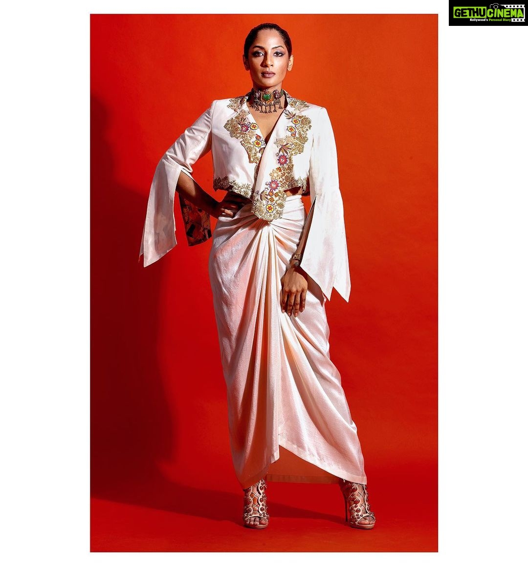 Sunder Ramu Instagram - Posted @withregram • @sriya_reddy Press Meet at IIFA, Abu Dhabi! Outfit : @anamikakhanna.in Shoes : @louboutinworld Stylist : @stylemuze Camera : @soondah_wamu Jewellery : @apalabysumitofficial Make up artist : @prakatwork Hair : @phiphi_shimray @iifa #sriyareddy #excited #iifa #iifa2020 #iifaabudhabi